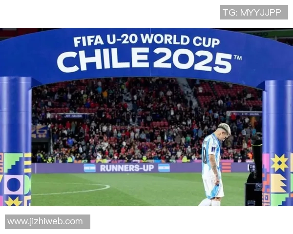 足球传奇落幕那个足球明星正式宣布退役引发球迷热议