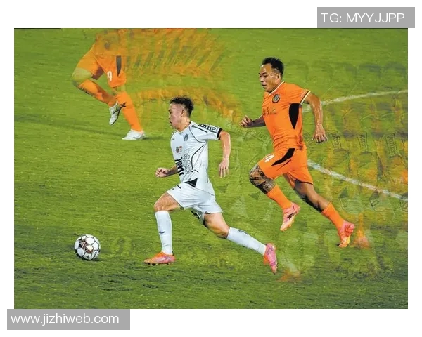 足球场上的爱与恨：一位足球明星的情感纠葛与成长之路