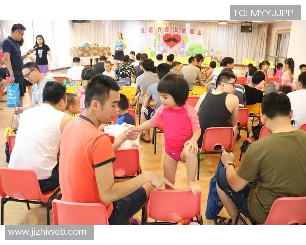 足球明星与女儿共享快乐时光温馨互动展现父爱如山的动人瞬间