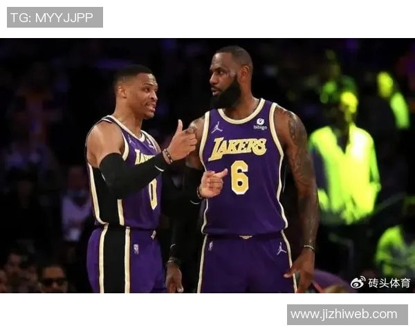 足球明星与詹姆斯亲密互动精彩视频回顾引发球迷热议