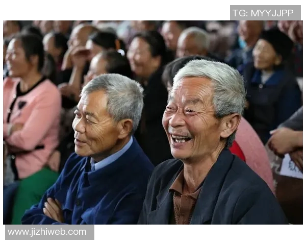 足球明星与老头的幽默互动视频引发网友热议笑声不断