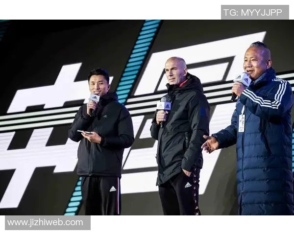 足球明星亲临现场为球迷签名互动热情瞬间定格难忘回忆