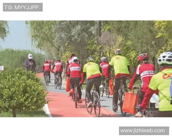 足球明星亲自骑行展现运动魅力与环保理念的完美结合