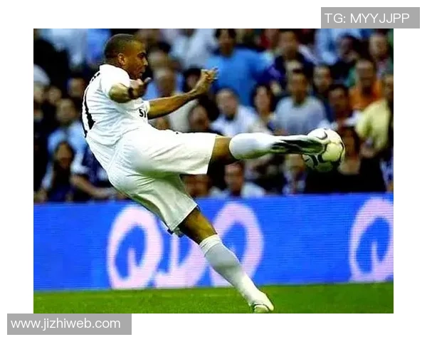 足球明星大长腿的魅力与技巧解析他们如何在赛场上展现完美身姿