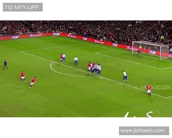 足球明星摆饰图片展示球场魅力与个人风采的完美结合