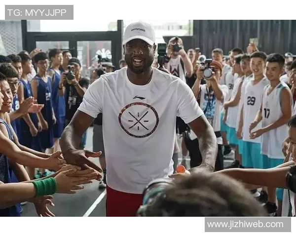 足球明星真人手办的魅力与收藏价值探秘，让你领略球场外的风采与艺术之美